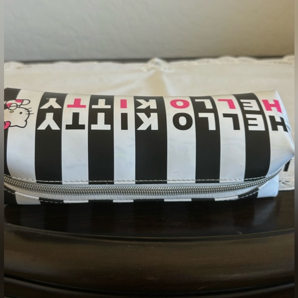 Hello Kitty pencil case - Picture 2 of 5